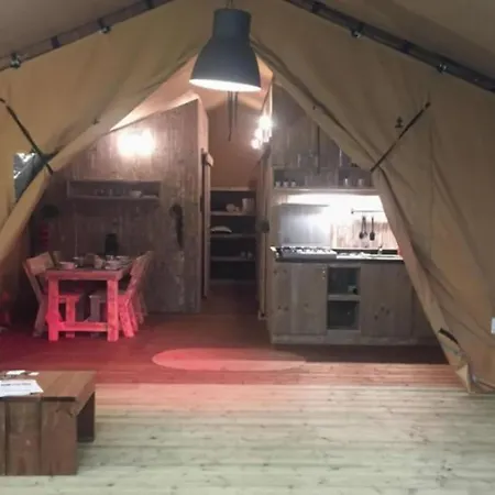 Camping Tente Spacieuse, Animaux Admis - 5 Pers. - Api-1-52-2204 *