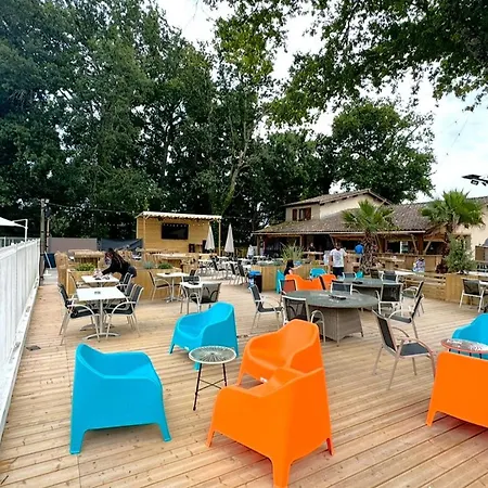 Camping Tente Spacieuse, Animaux Admis - 5 Pers. - Api-1-52-2204 Grayan-et-l'Hopital