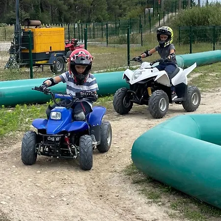 Camping Tente Spacieuse, Animaux Admis - 5 Pers. - Api-1-52-2204 Grayan-et-l'Hopital