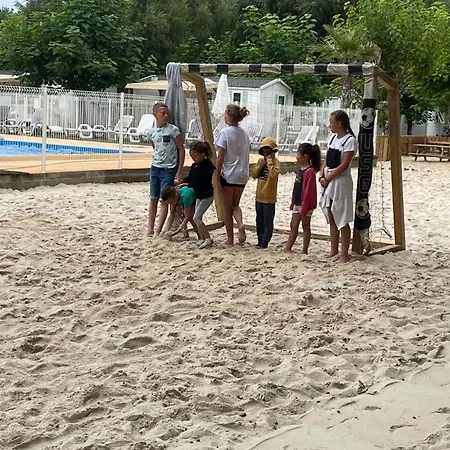 Camping Tente Spacieuse, Animaux Admis - 5 Pers. - Api-1-52-2204 Grayan-et-l'Hopital