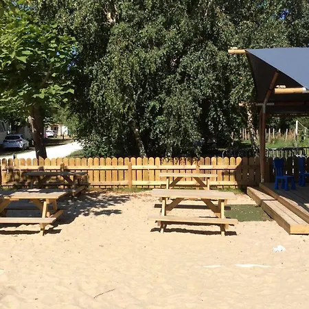 Camping Tente Spacieuse, Animaux Admis - 5 Pers. - Api-1-52-2204