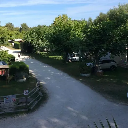 Tente Spacieuse, Animaux Admis - 5 Pers. - Api-1-52-2204 Camping *