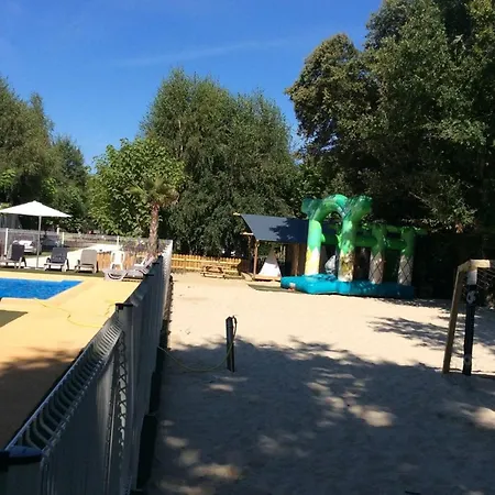 Tente Spacieuse, Animaux Admis - 5 Pers. - Api-1-52-2204 Camping